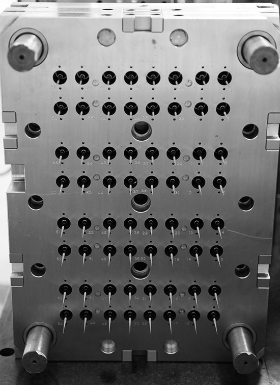 Mold with 64 caitives for 200uL pipette tip